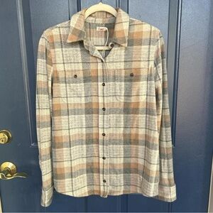 Flannel-style plaid shirt! Super soft & stretchy fleece